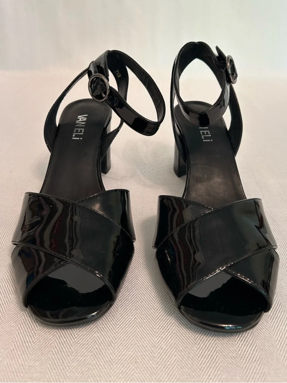 Vaneli Leah Black Patent Leather Block Heel Ankle Strap Sandals NIB